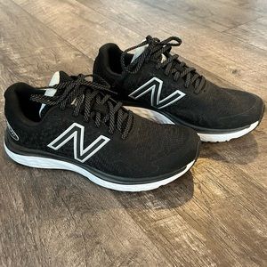 New Balance Women’s Fresh Foam 680 Sneakers Black/White 8.5 EUC